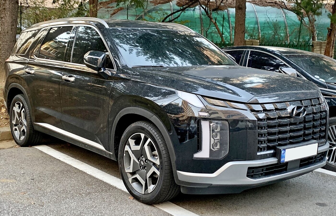 Чёрный Hyundai Palisade рестайлинг, передний правый ракурс